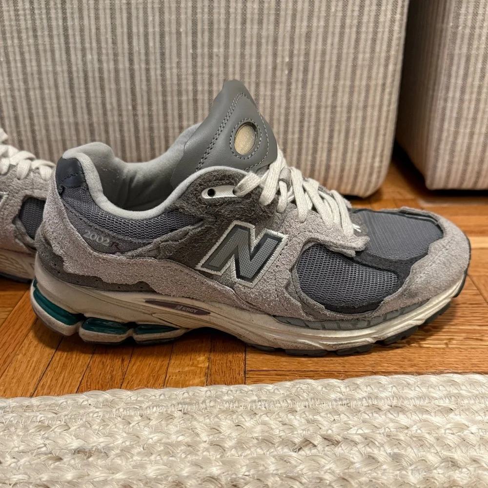 New Balance 2002R Protection Pack Grey Sneakers - Picture 7 of 9